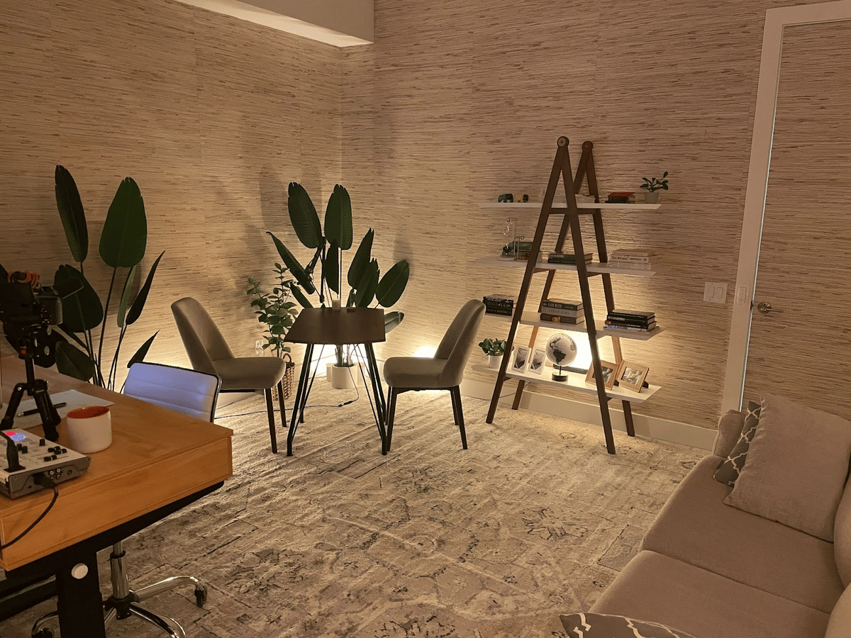Neville Medhora's workspace — photo 13