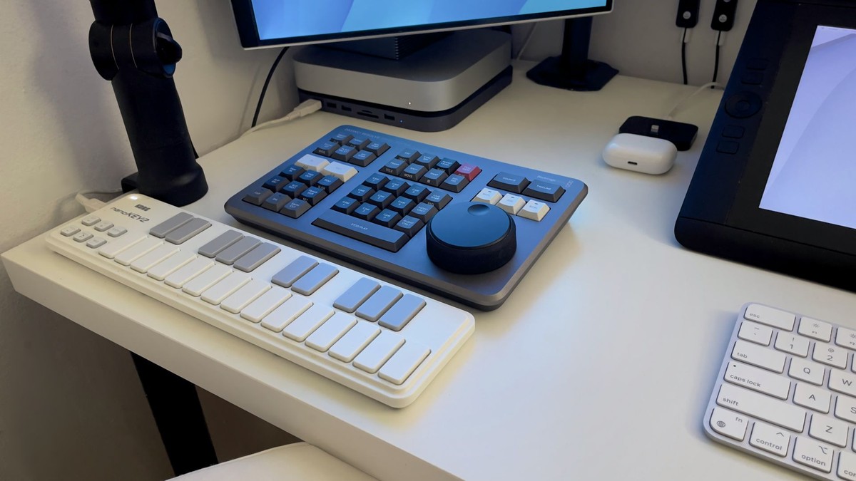 Andrew-David Jahchan's workspace — photo 5