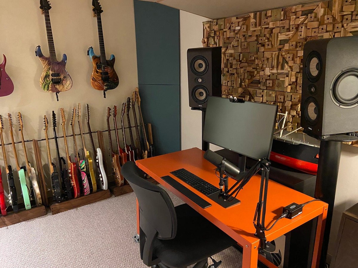 Travis Andrews's workspace — photo 2