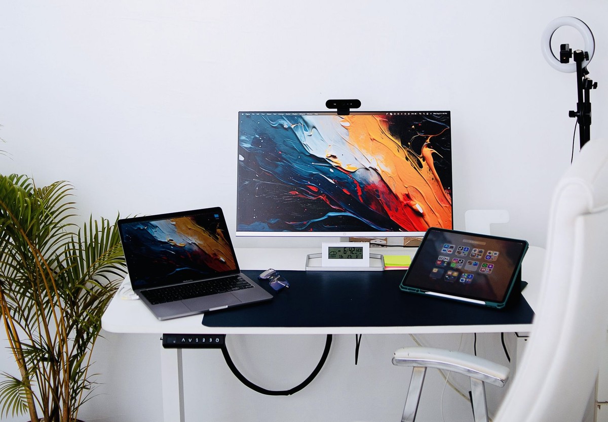 Peter Edebeatu's workspace — photo 2