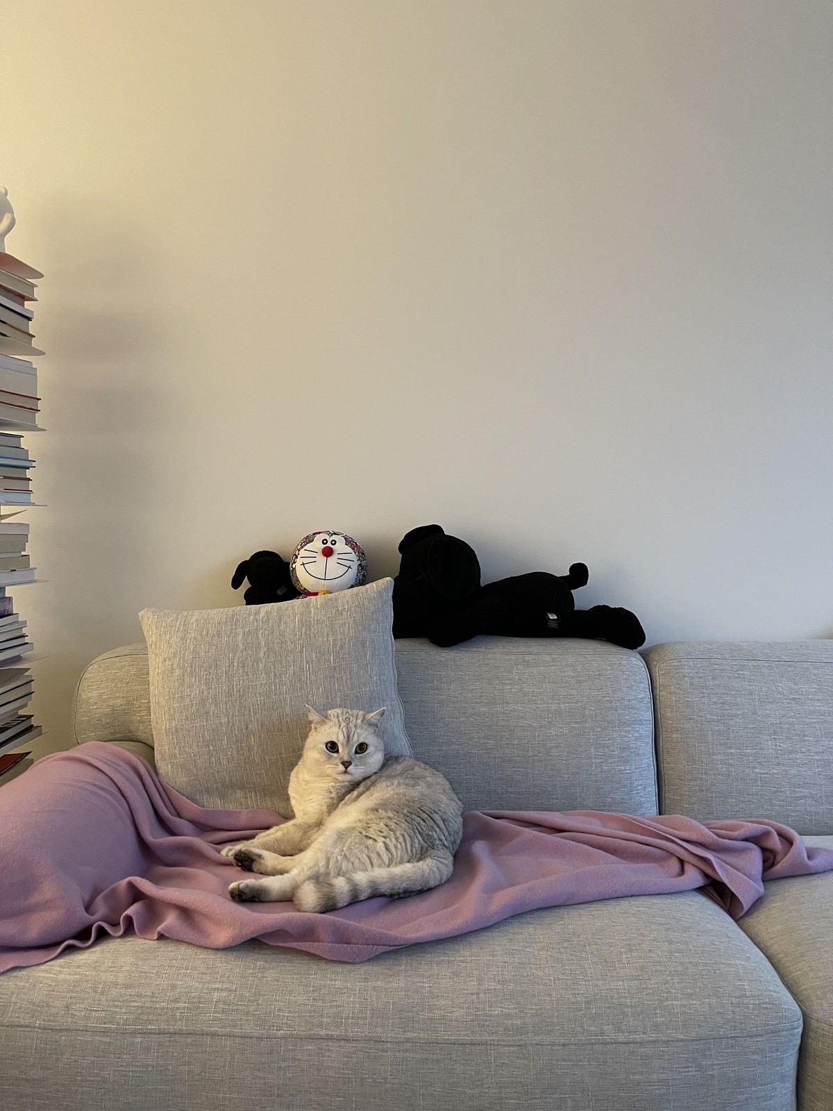 Minjun Chen's workspace — photo 5