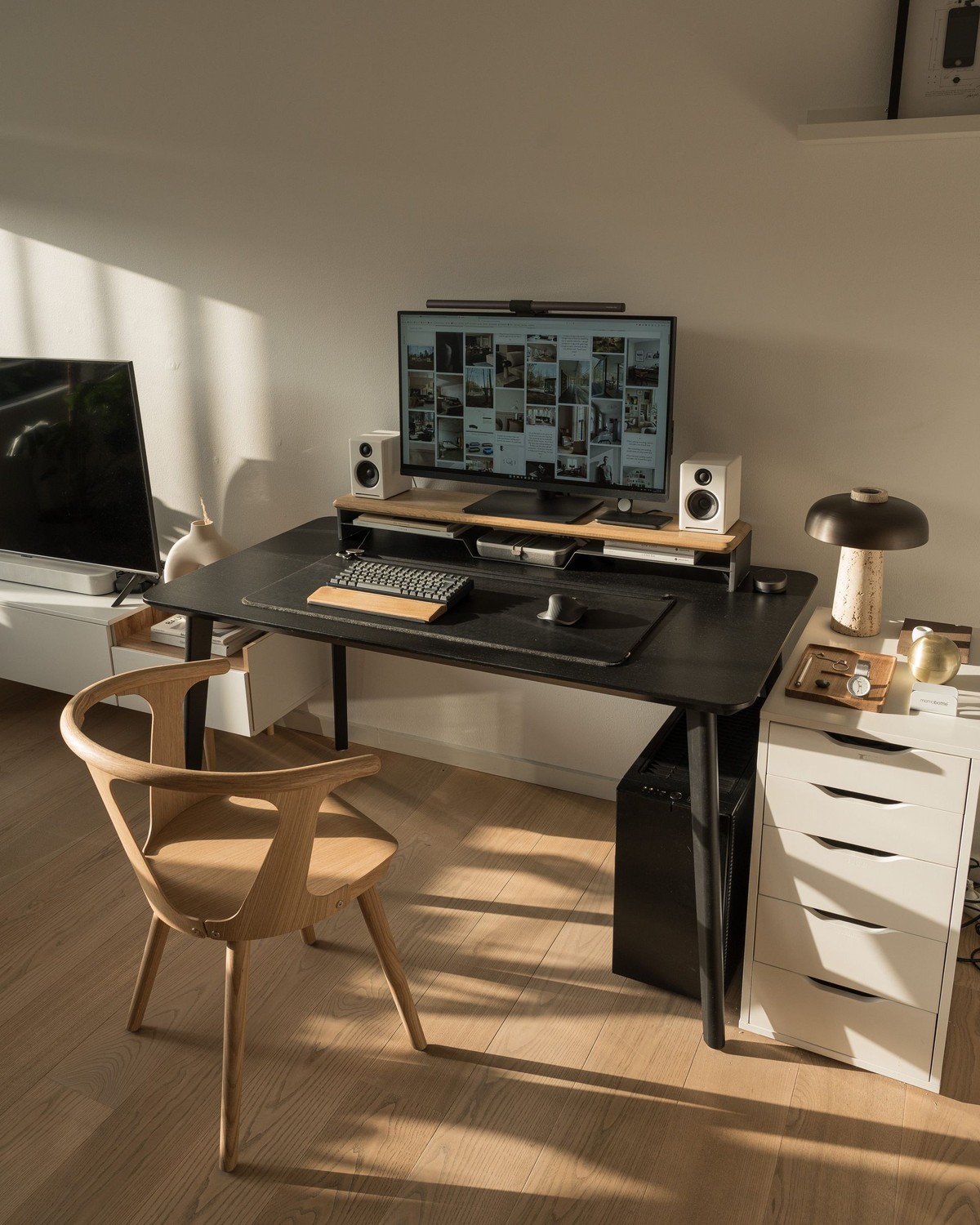 Lasse Jensen's workspace — photo 2