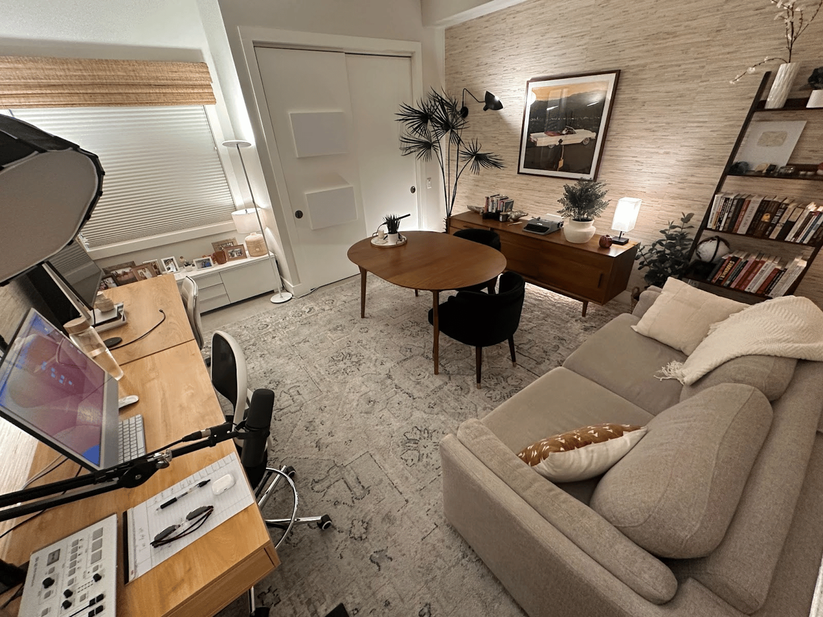 Neville Medhora's workspace — photo 9