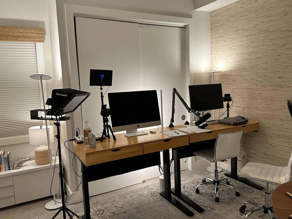Neville Medhora's workspace — photo 14