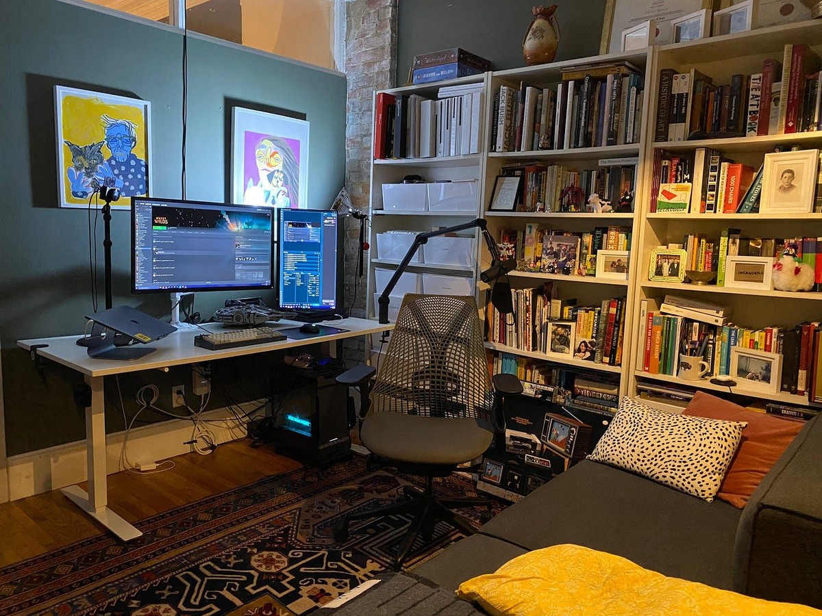 Alex Davis's workspace — photo 2
