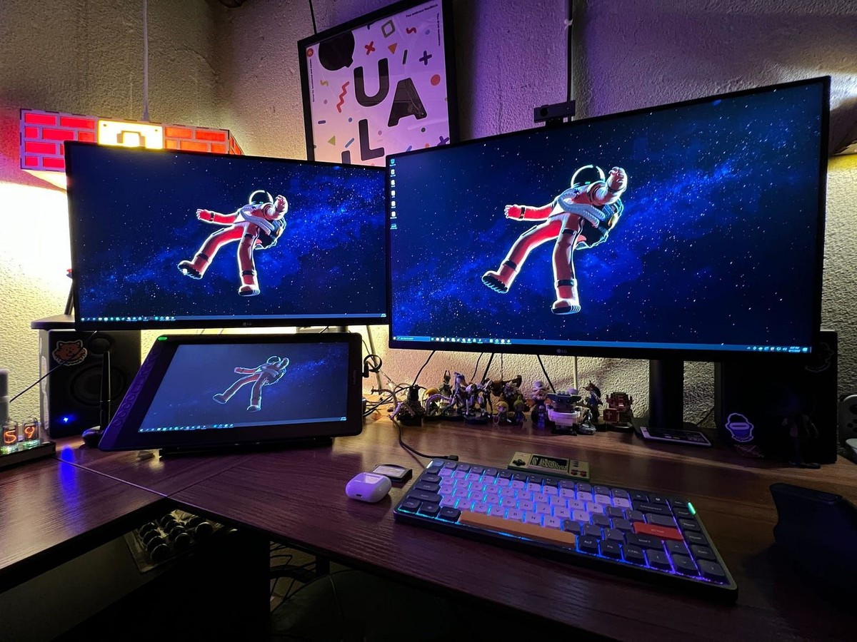 Ben Fryc's workspace — photo 3