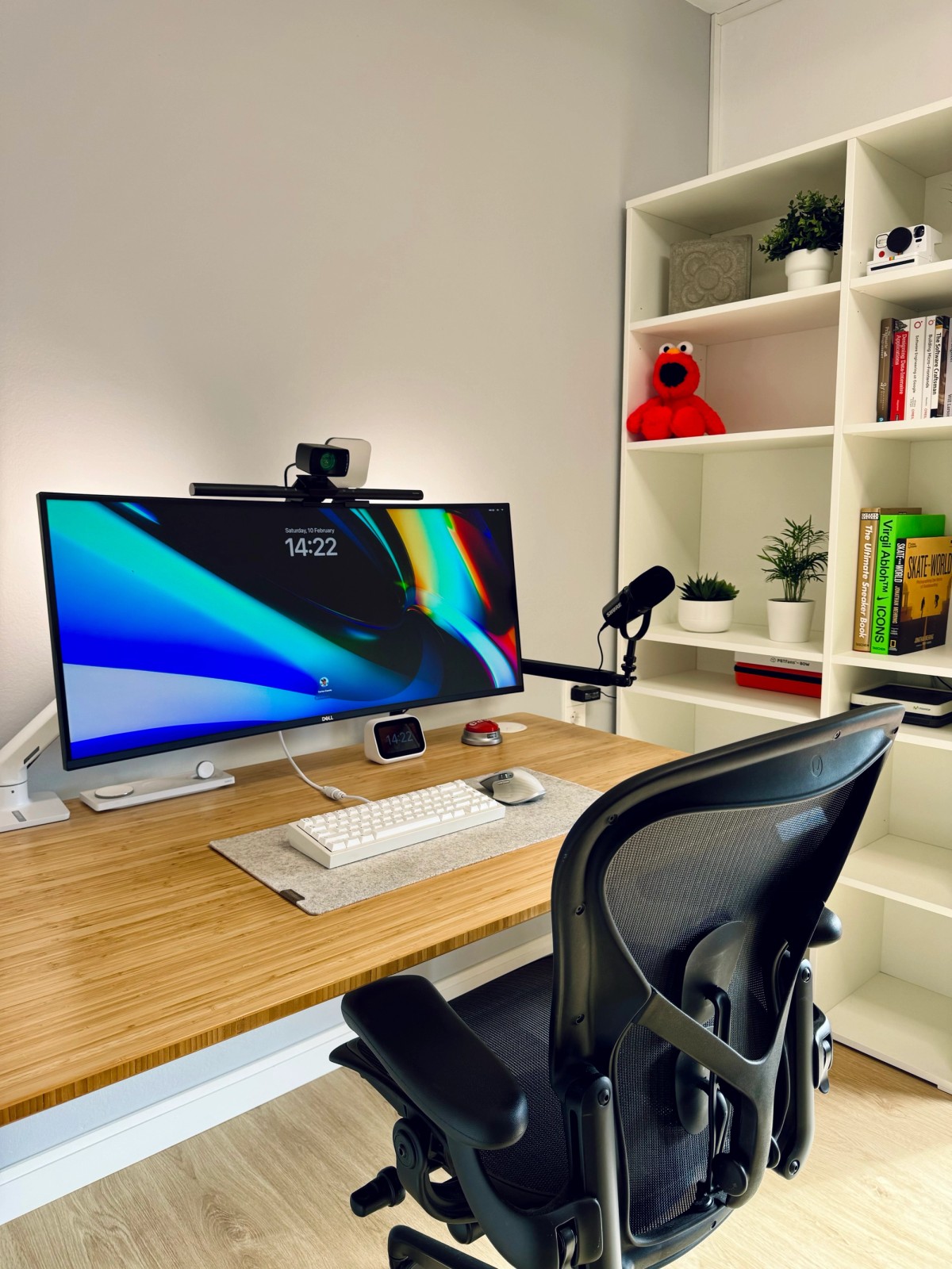 Carlos Cuesta's workspace — photo 2