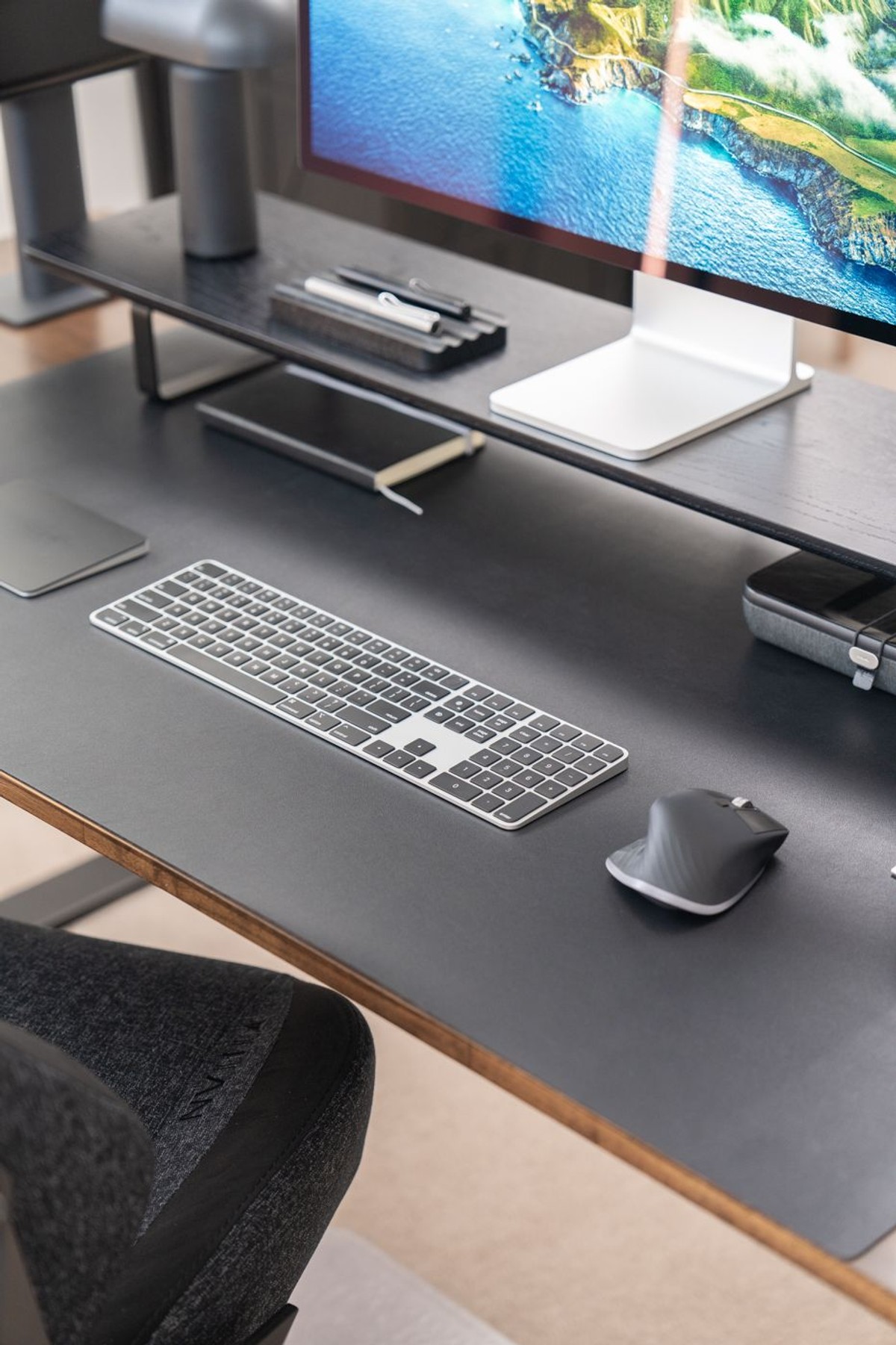 Kirk Mihelakos's workspace — photo 3