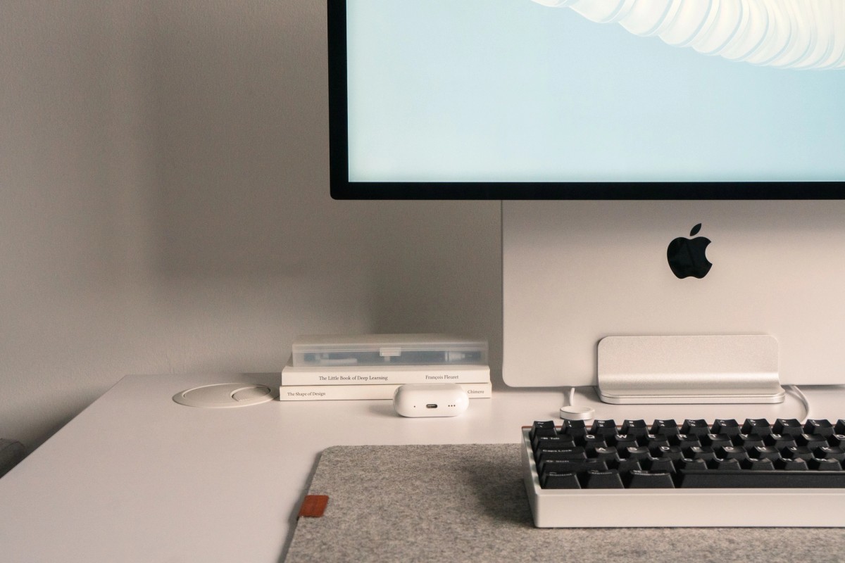Maxime Heckel's workspace — photo 5