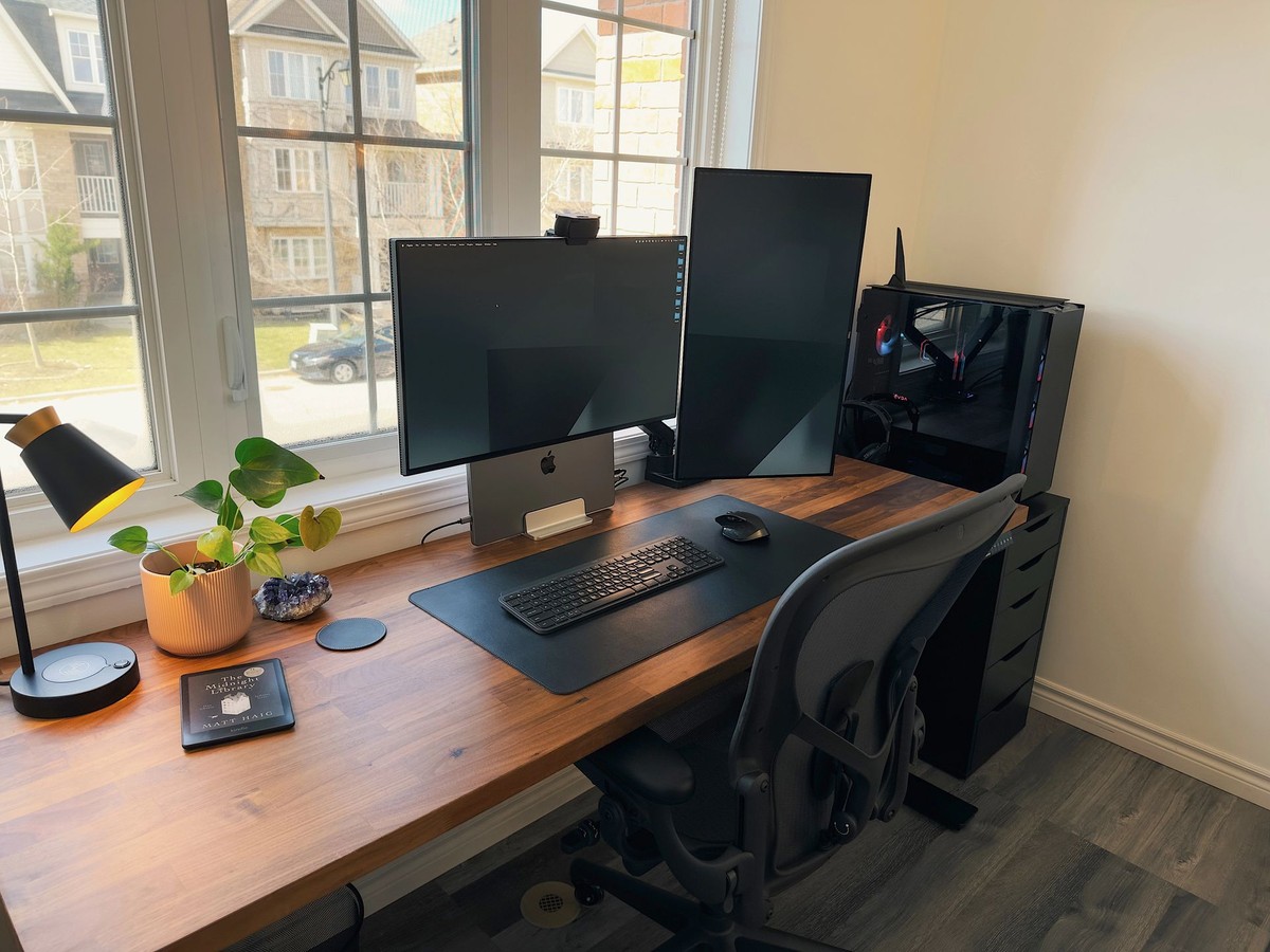 Pedro Barroso's workspace — photo 2