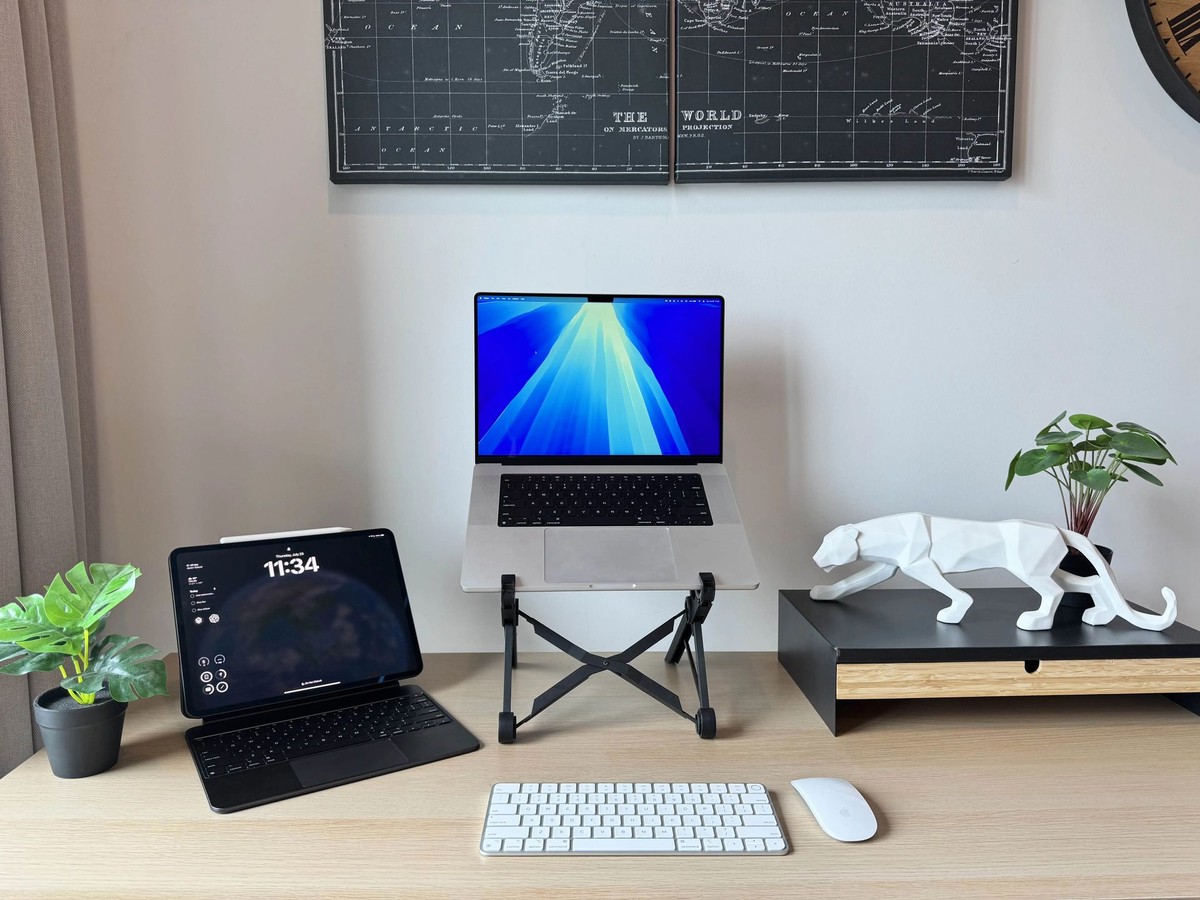 Nico Jeannen's workspace — photo 2