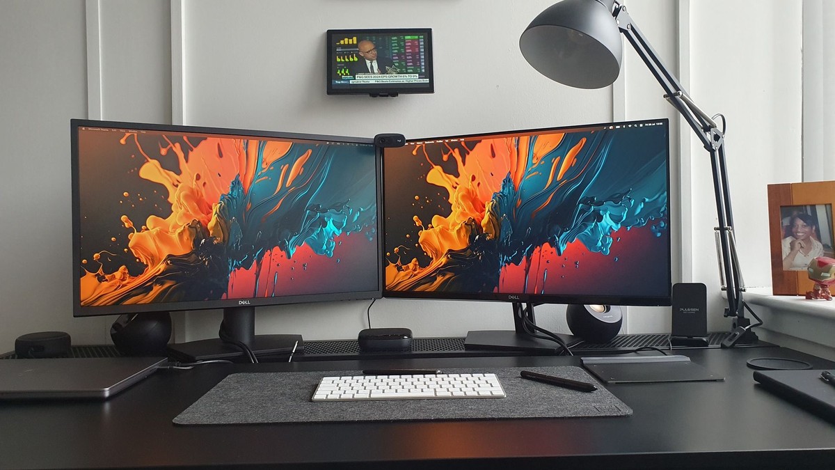 Daniel-Lynval Sydney's workspace — photo 2
