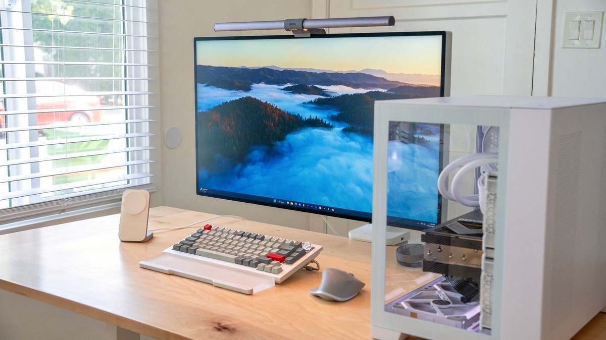 Shea Cohen's workspace — photo 6