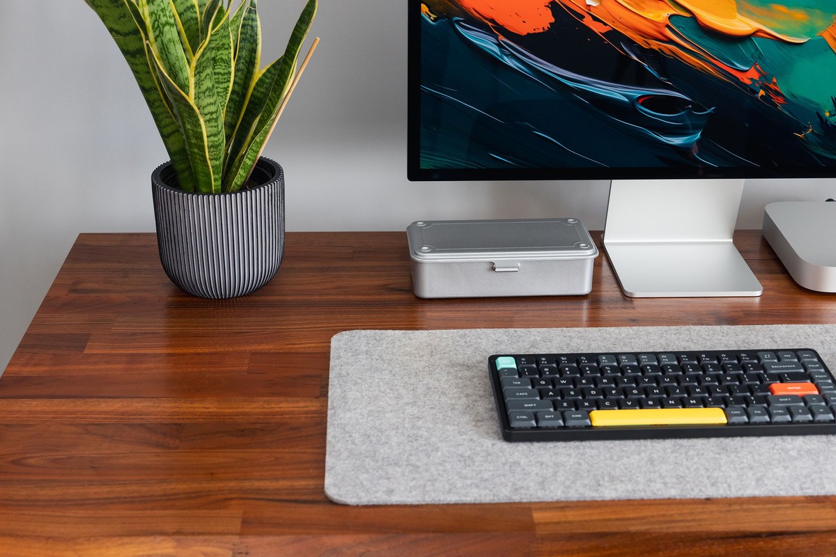 Tom Eversley's workspace — photo 4