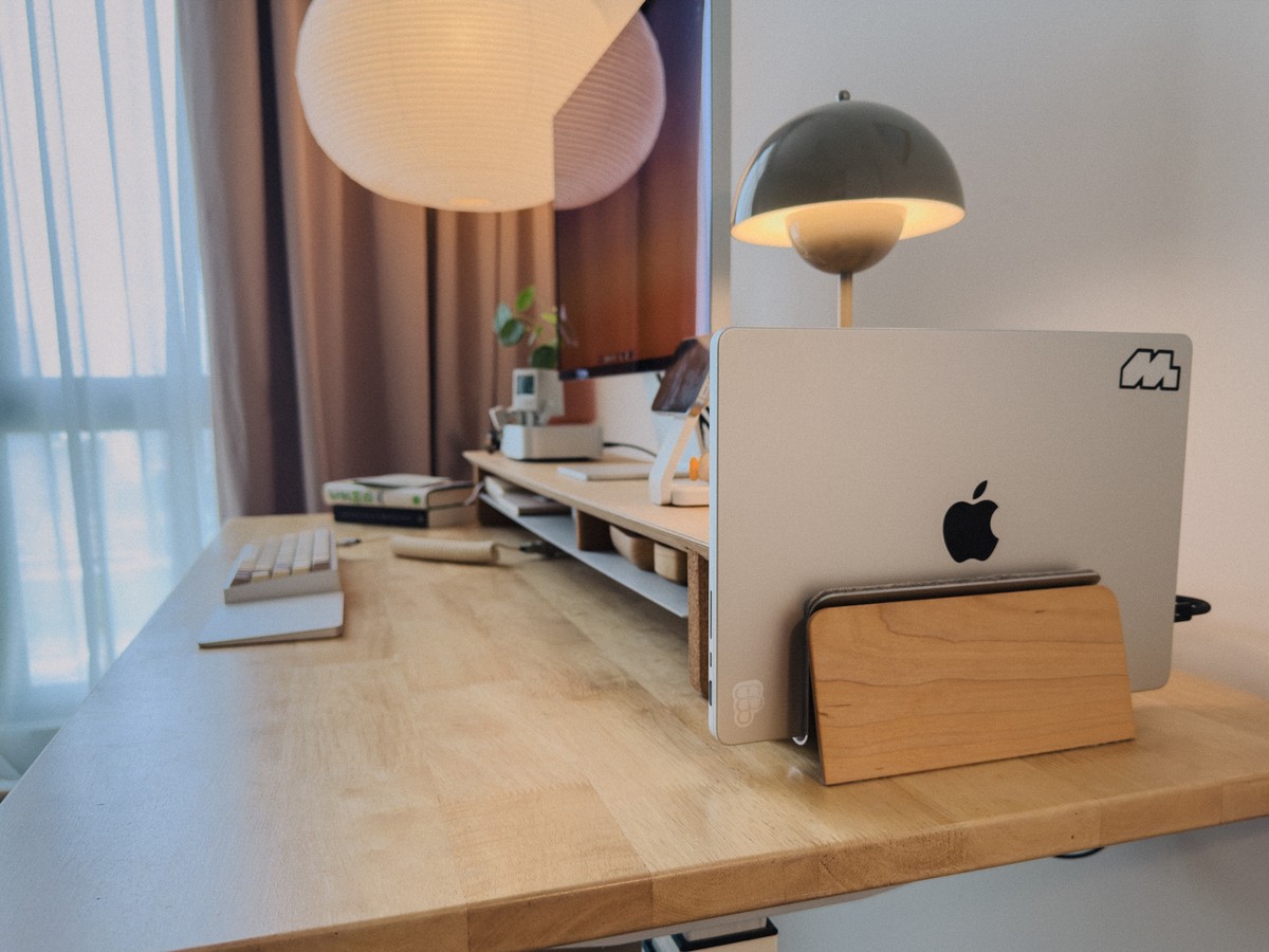 Rachel How's workspace — photo 8