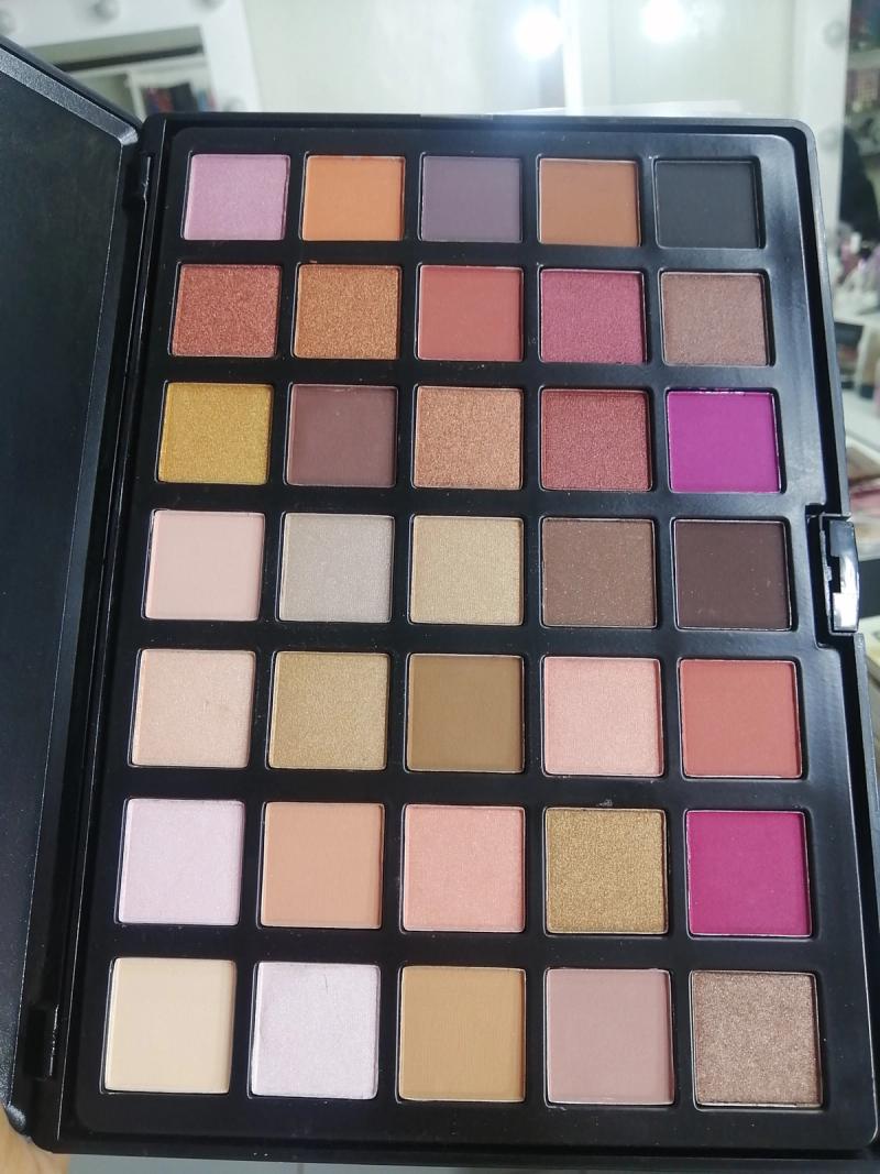 Paleta de sombras Raquel Cosmetics "Edición limitada" (35 tonos) 