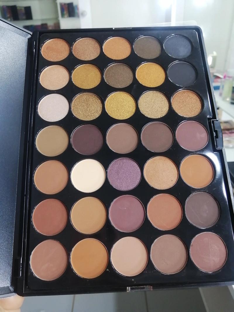 Sombras Raquel Cosmetics (tonos dorados) "Edición limitada" 35 tonos 