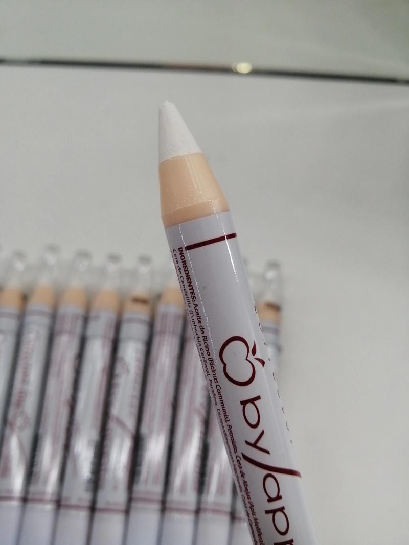 Corrector blanco tipo lápiz 