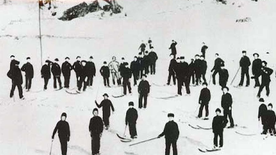 Children skiing in Morgedal.