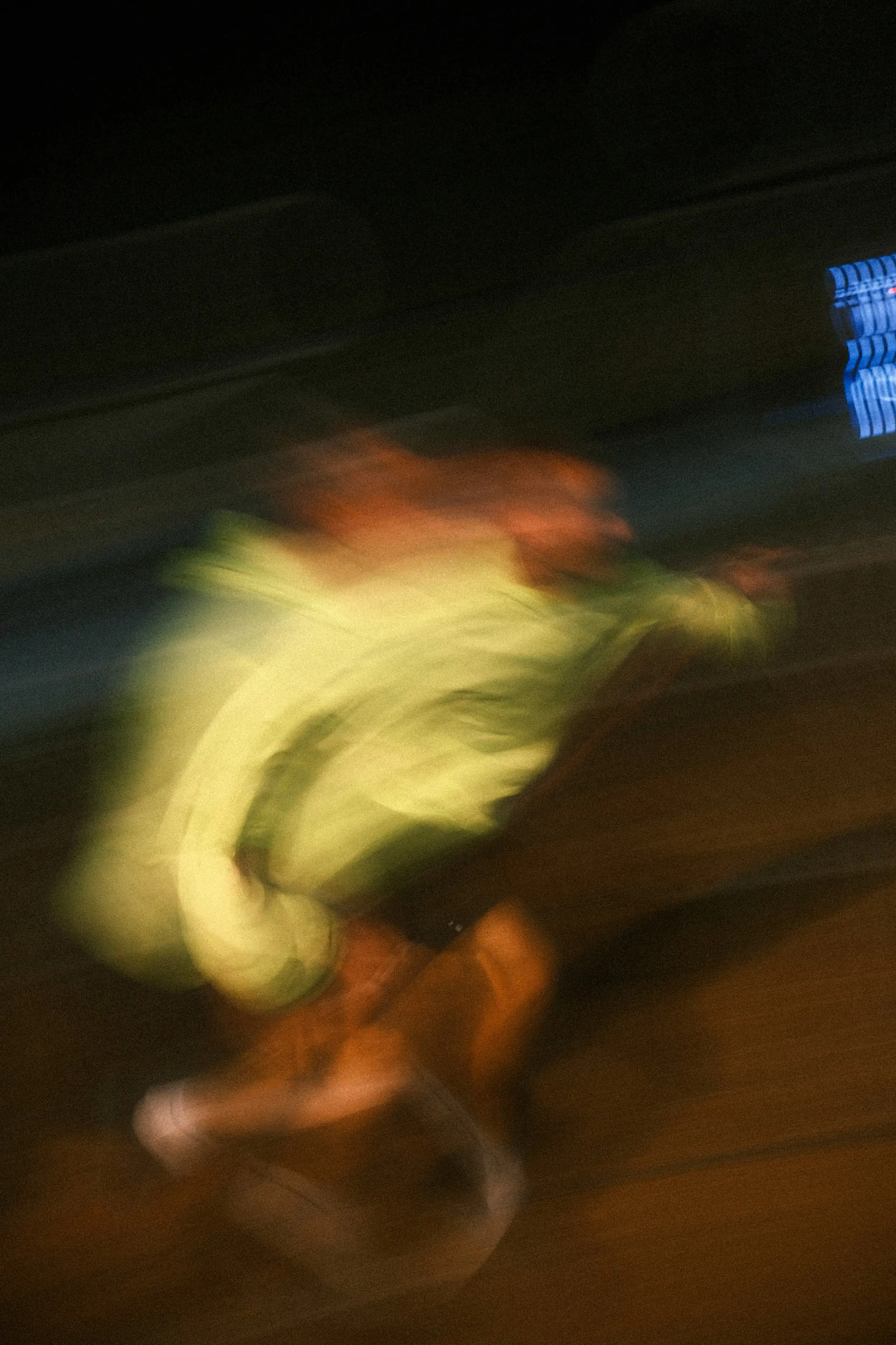 blurred people running