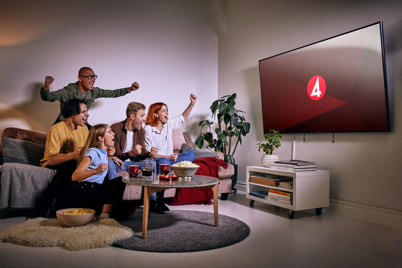 TV4-logotyp jämte ett kollage av TV-program som du kan se på TV4.