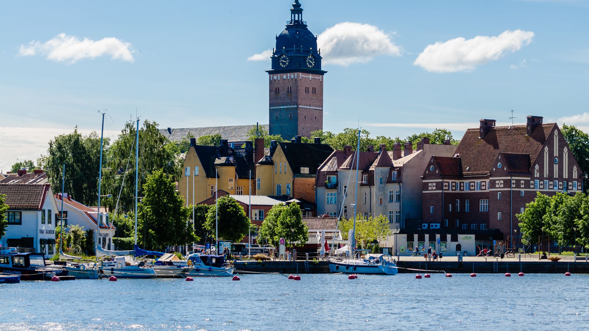 Kyrka vid vattnet i Strängnäs