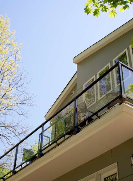 Kensington House rear facade balcony detail