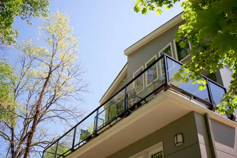 Kensington House rear facade balcony detail