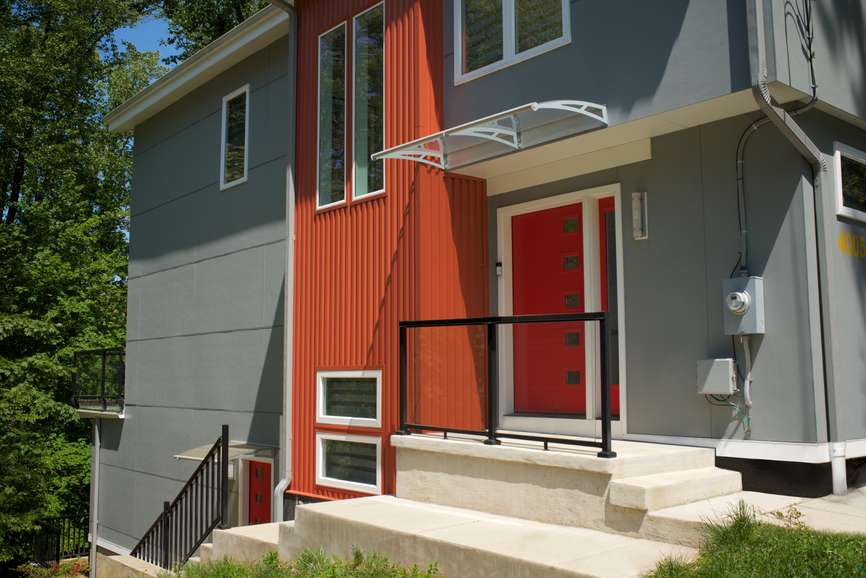 Kensington House front facade entryway detail