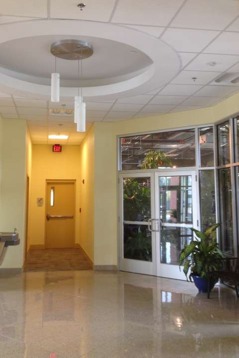 Star Pointe Plaza vestibule