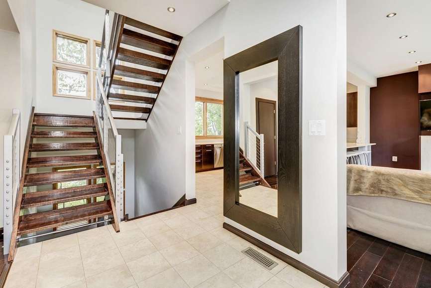 Bird's Eye View House foyer and staircase