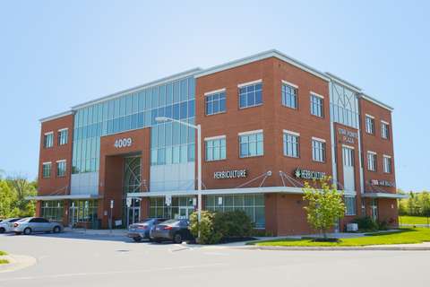 Star Pointe Plaza side view from access road