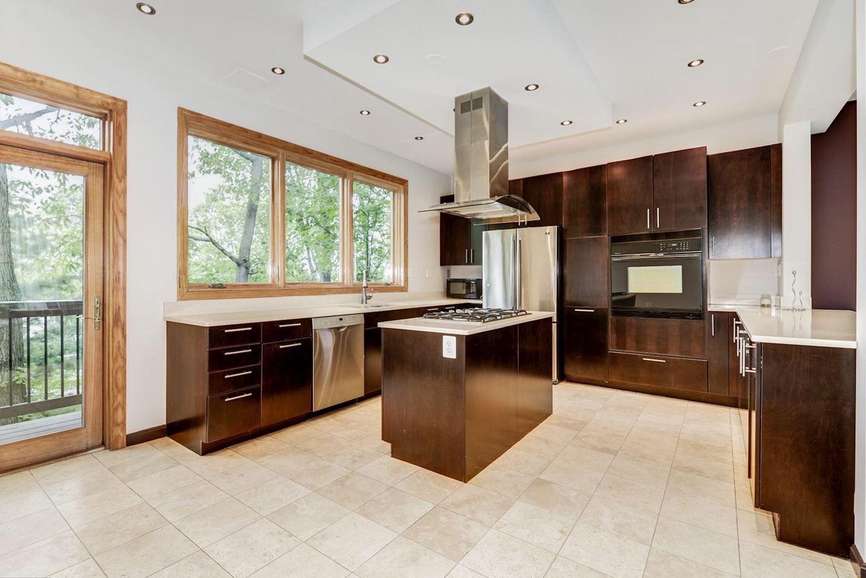 Bird's Eye View House kitchen