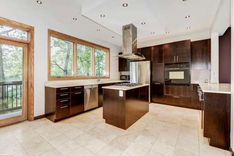 Bird's Eye View House kitchen