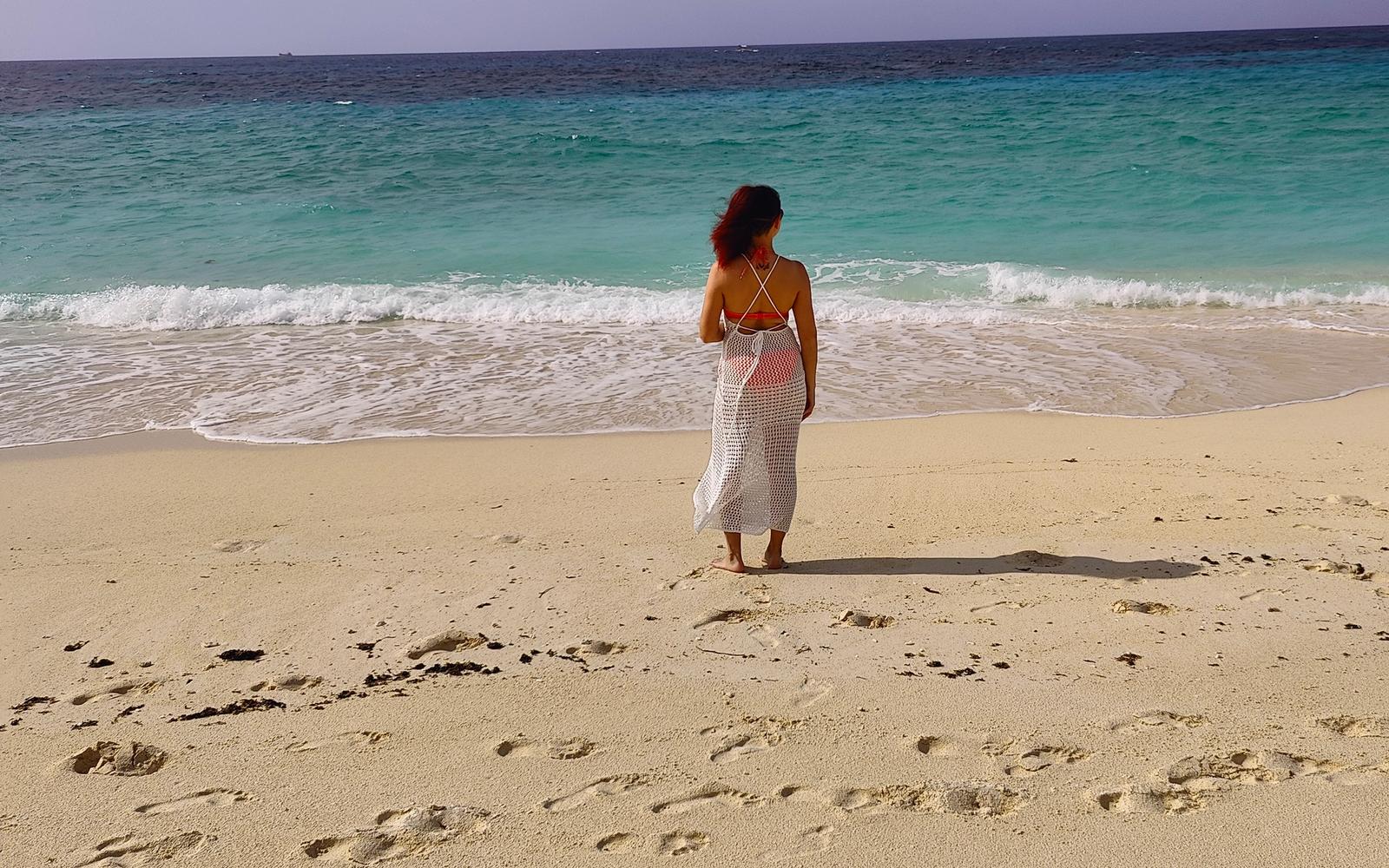 Anne Virginia Låte, grunnlegger av Luxeomi Escapes, ved Puka beach på Boracay