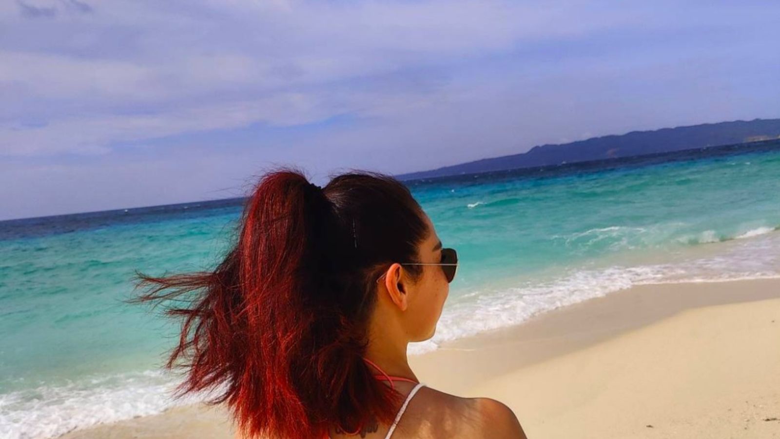 Anne Virginia Låte fra Luxeomi Escapes på Puka beach på Filippinene