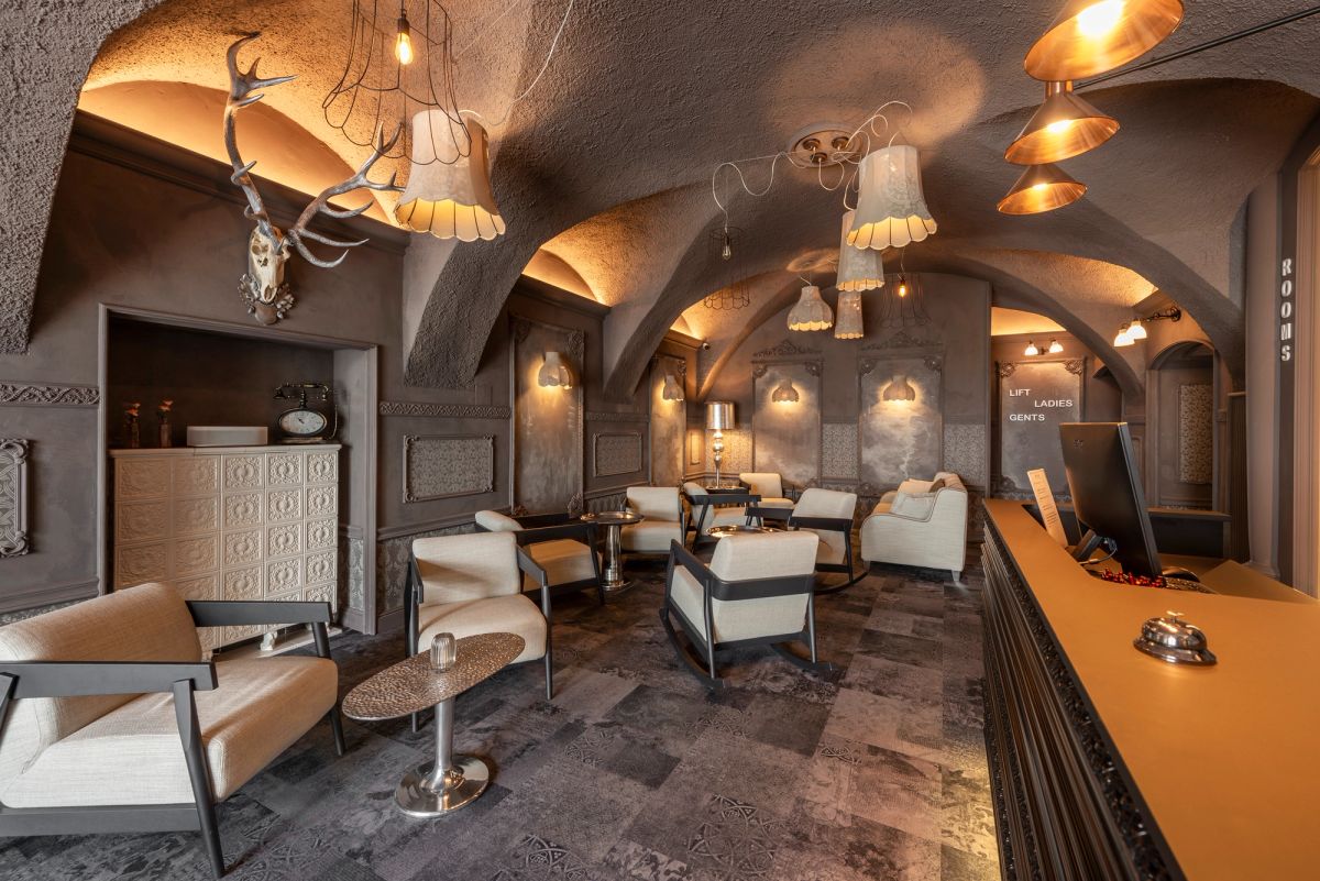 Lobby und Lounge mit Sitzgruppen