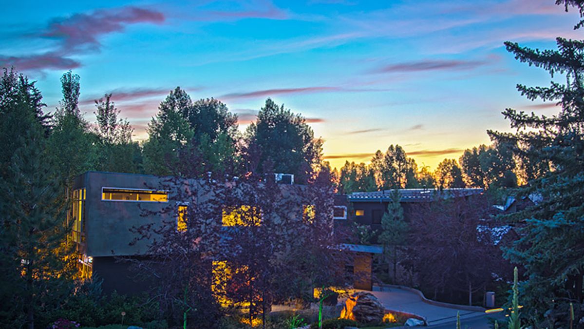 Aspen Square Condominium Hotel December 2015 Real Estate Update