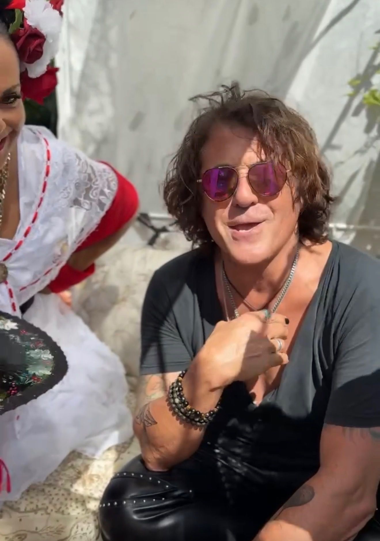 A behind-the-scenes moment with a Spanish dancer during the “Mexico” video shoot