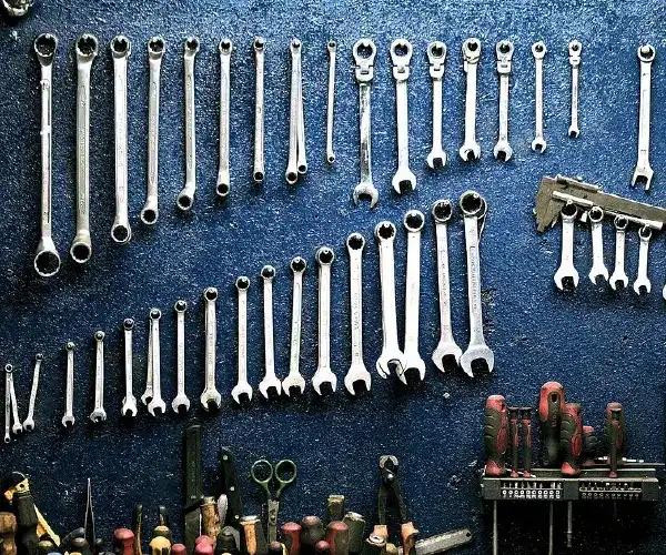 Importancia de la renovación oportuna de herramientas en un taller automotriz