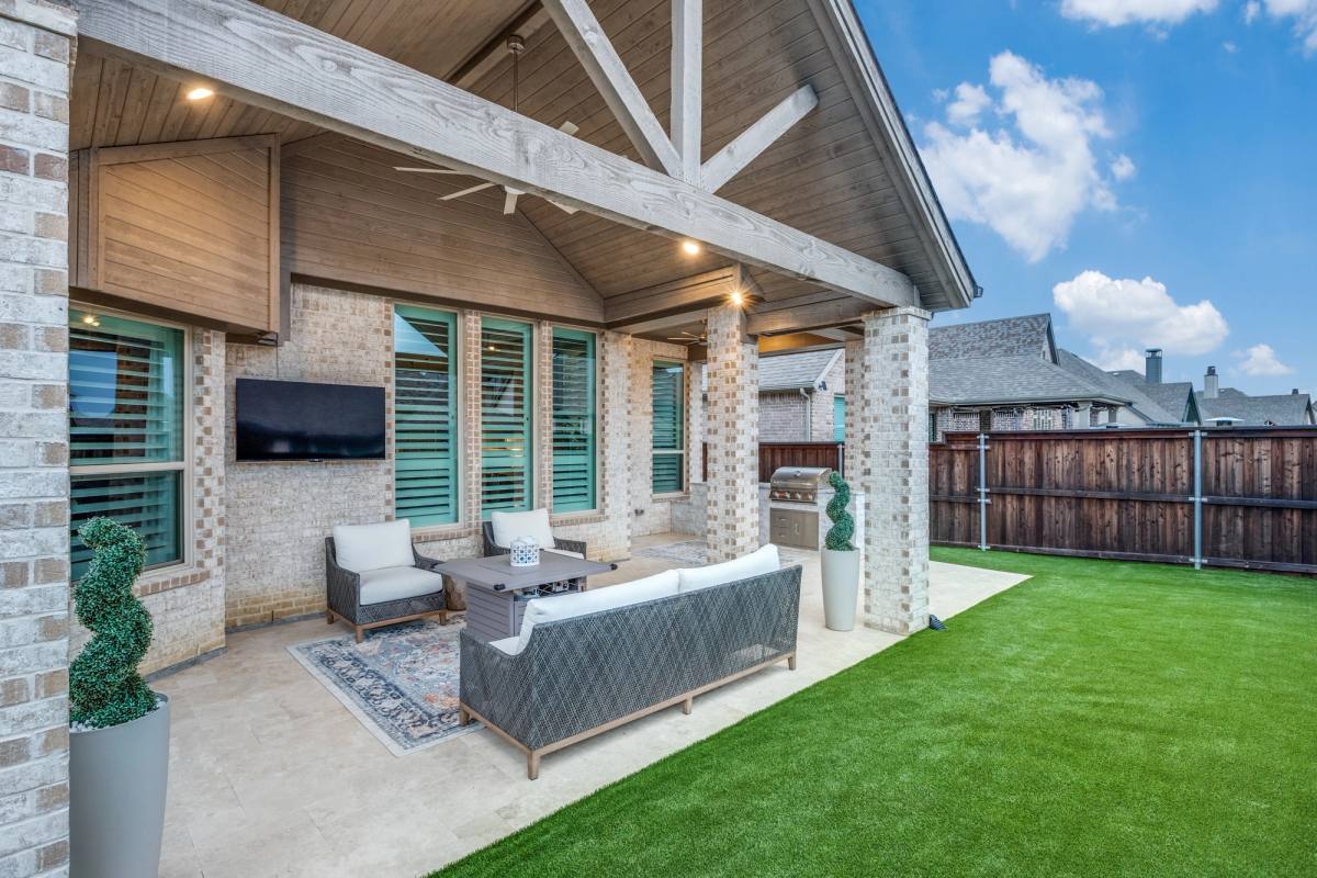 Covered patio, The Tribute, The Colony. Built by True Star Outdoor Solutions.