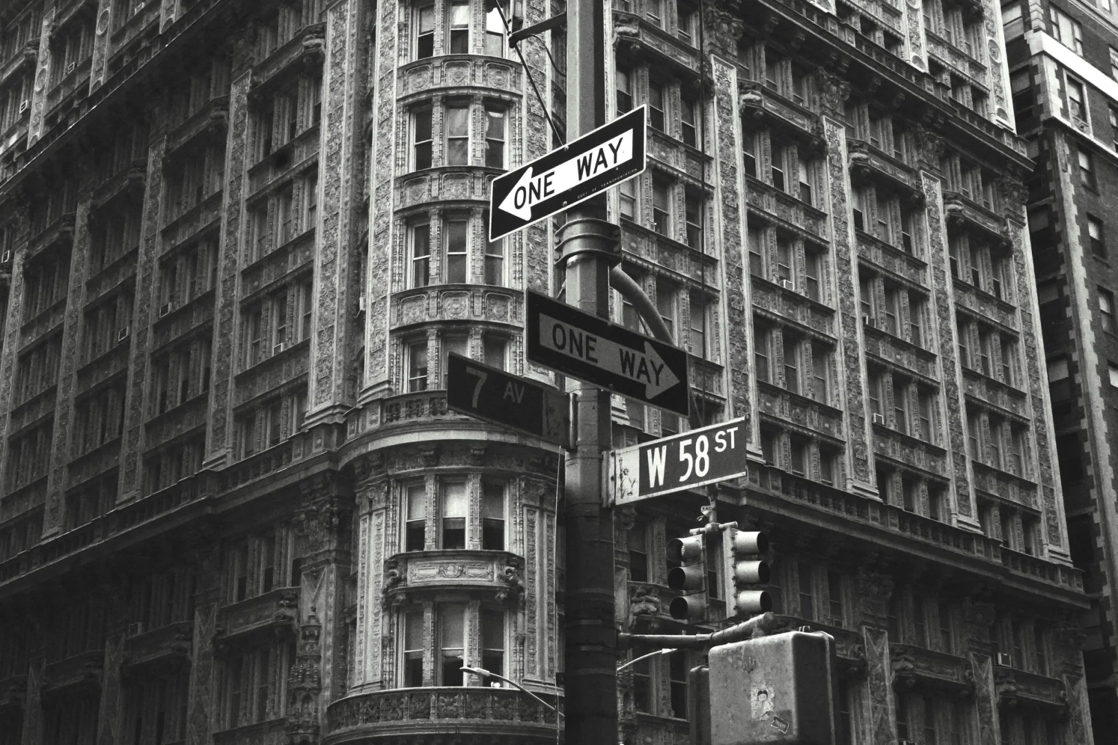 Ethena Labs Proposes Native USDH Stablecoin on Hyperliquid, Pledging 100% Yield to Community Ethena Labs Proposes Native USDH Stablecoin on Hyperliquid, Pledging 100% Yield to Community