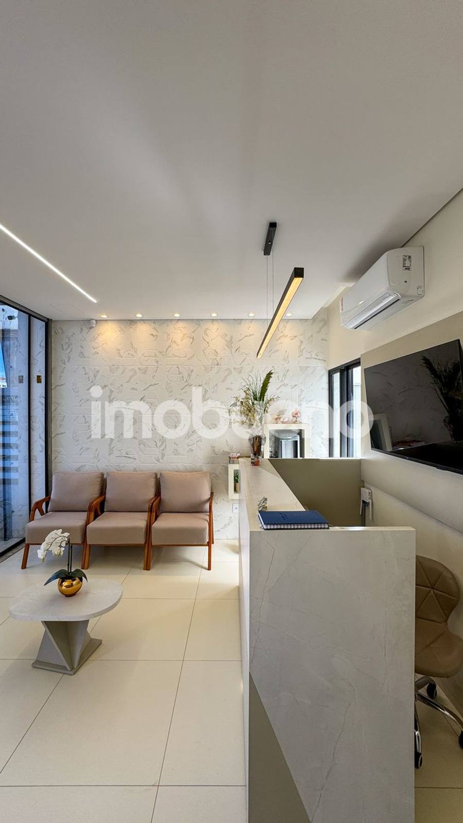 Foto 4 de Sala ampla no centro com 44m², moderna e com custos inclusos