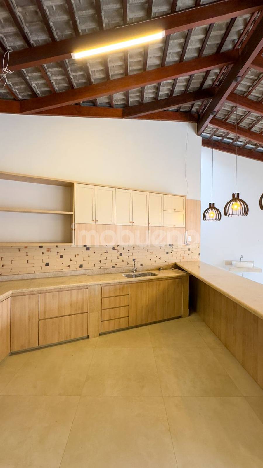 Foto 8 de Casa à Venda com piscina, 3 quartos sendo 3 suítes no Centro.