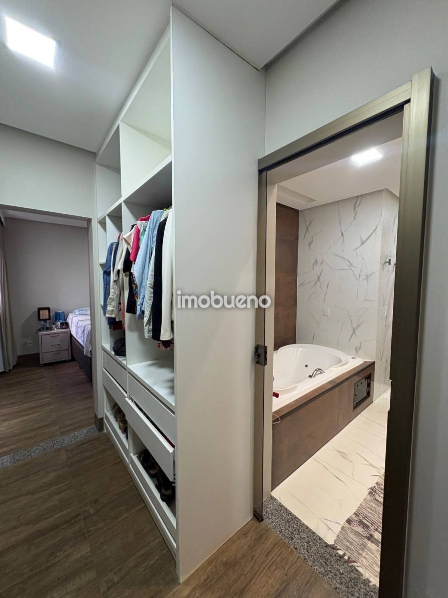 Foto 25 de Sobrado com 3 Suítes e 198m² no Bairro Formosinha