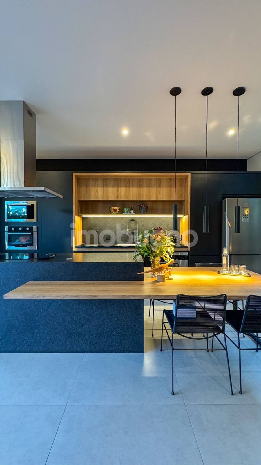 Foto 12 de Casa à Venda de alto padrão em condomínio, 3 quartos sendo 2 suítes. 193,65m².
