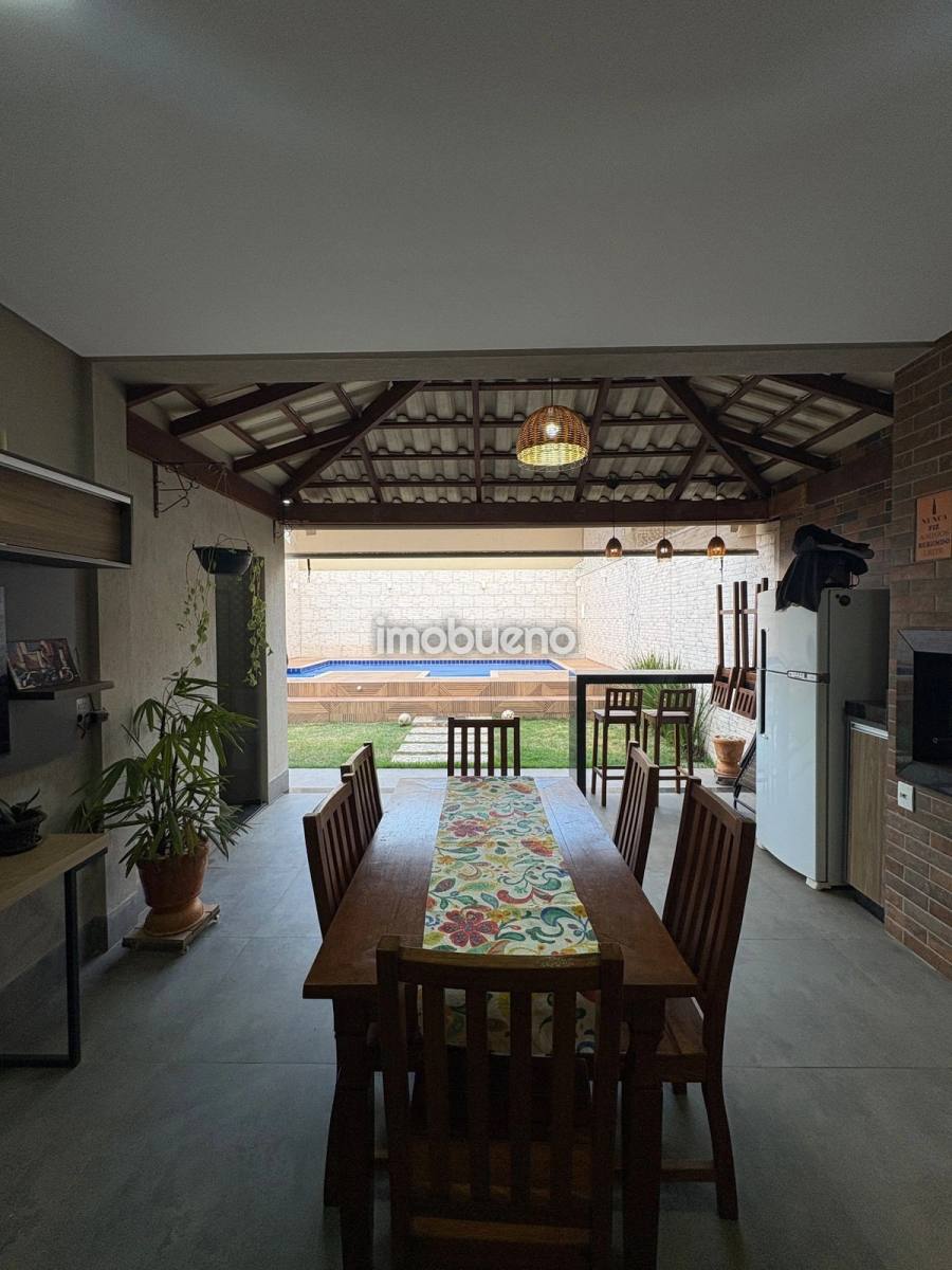 Foto 15 de Sobrado com 3 Suítes e 198m² no Bairro Formosinha