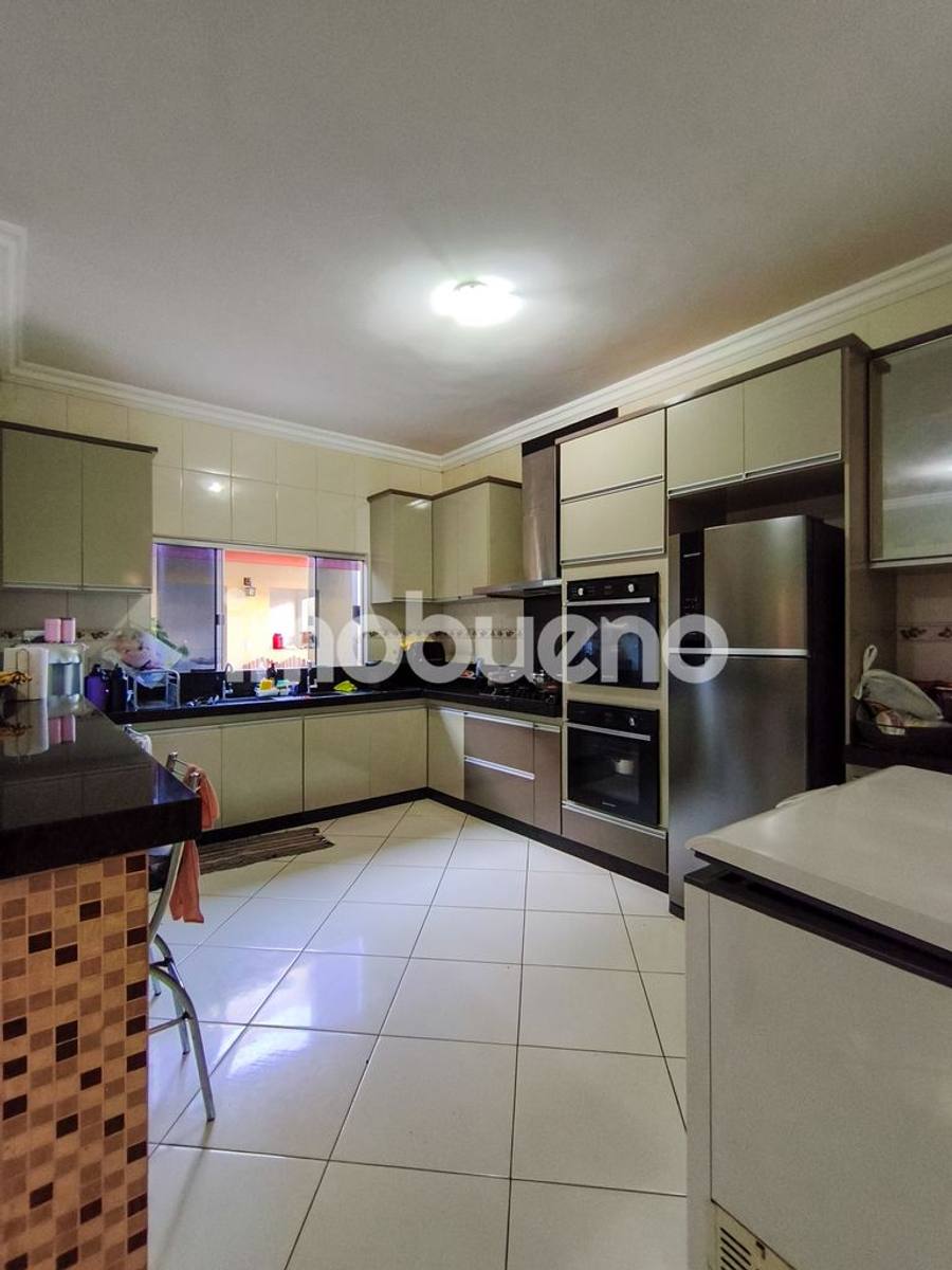 Foto 14 de Casa de 210 m² com 3 quartos, escritório e área gourmet no Setor Primavera
