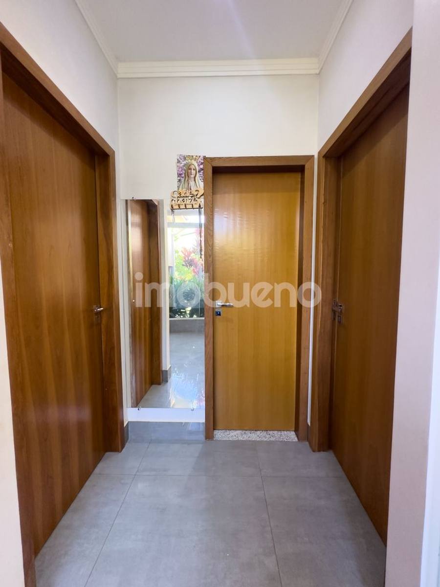 Foto 13 de Casa à Venda com 3 quartos sendo 1 suíte com closet. 226m².