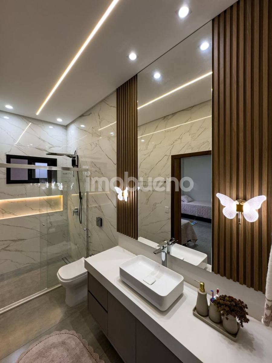 Foto 34 de Casa à venda com 3 quartos sendo 2 suítes no Jardim Triângulo. 251m².